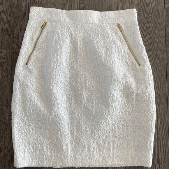 ✨Never Worn✨H&M White Textured Pencil Skirt - Picture 2 of 13